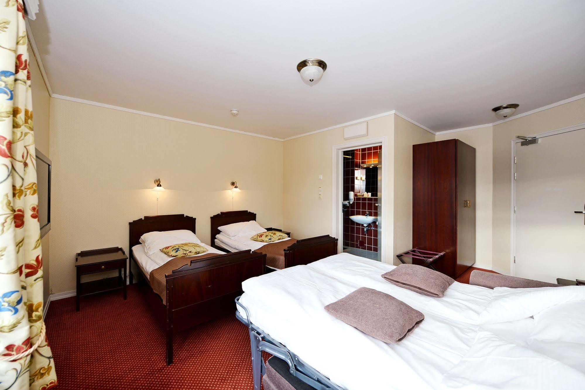 סנדנס Kronen Gaard Hotel מראה חיצוני תמונה