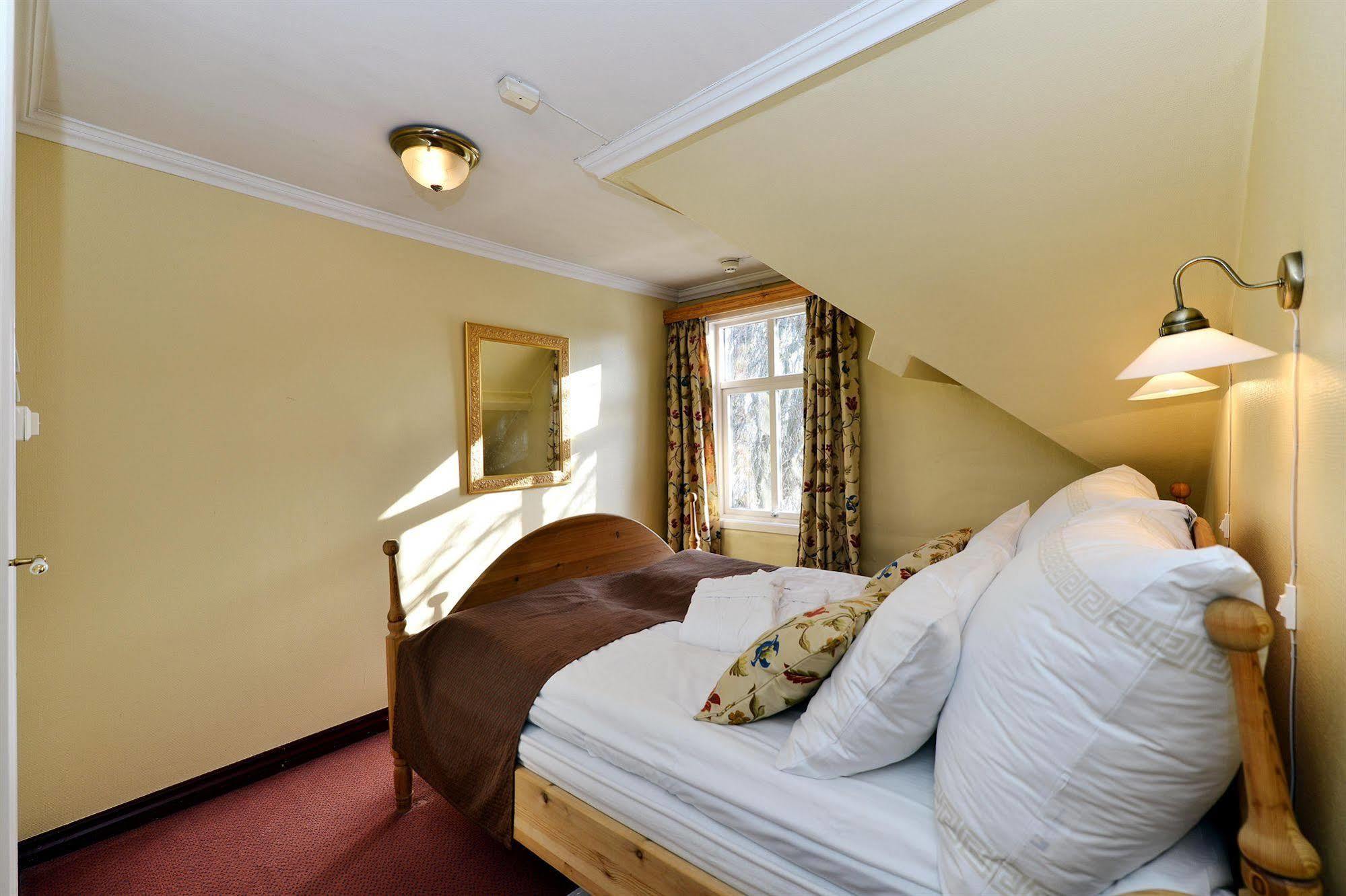 סנדנס Kronen Gaard Hotel מראה חיצוני תמונה