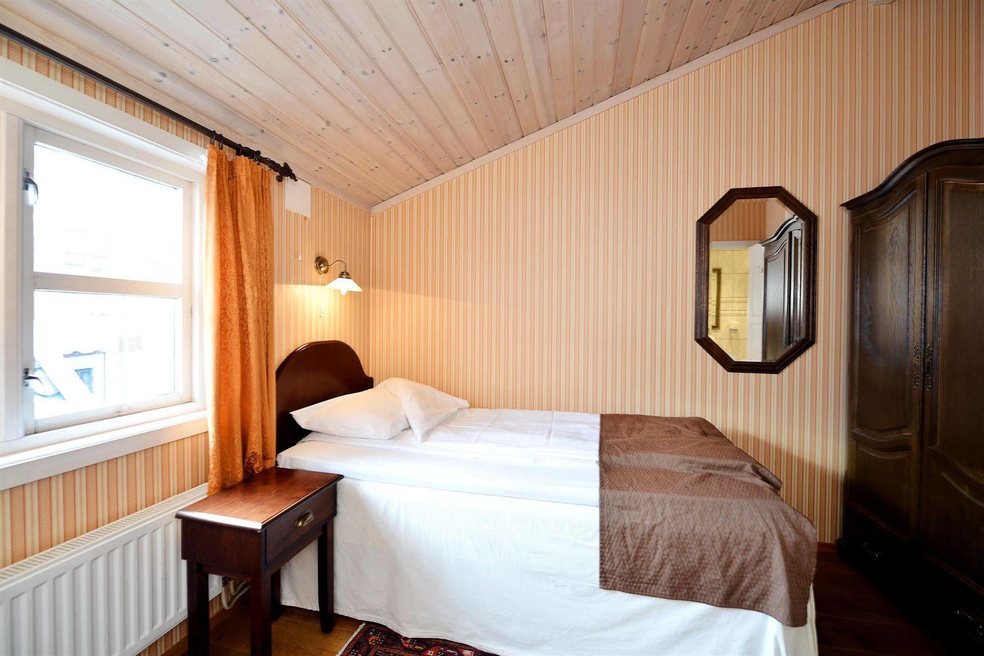 סנדנס Kronen Gaard Hotel מראה חיצוני תמונה
